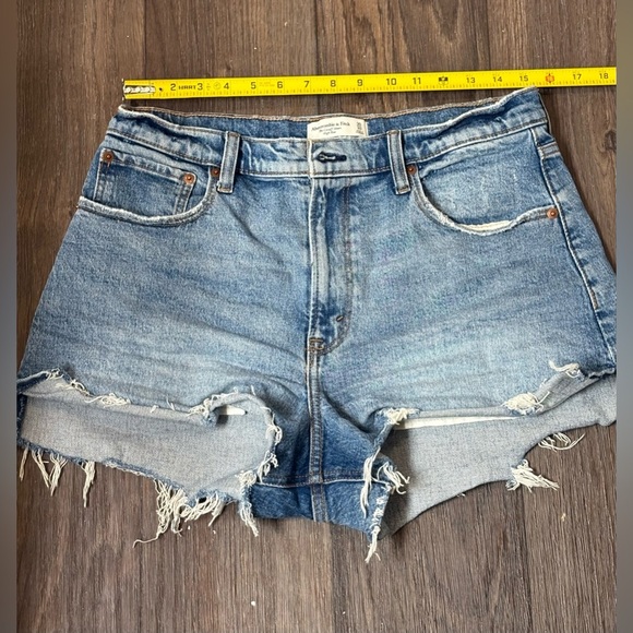 ABERCROMBIE & FITCH Cutoff Denim Shorts | High Rise | Size 30 - Picture 3 of 4